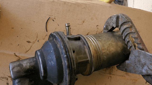 How to remove fuel filter from fuel pump