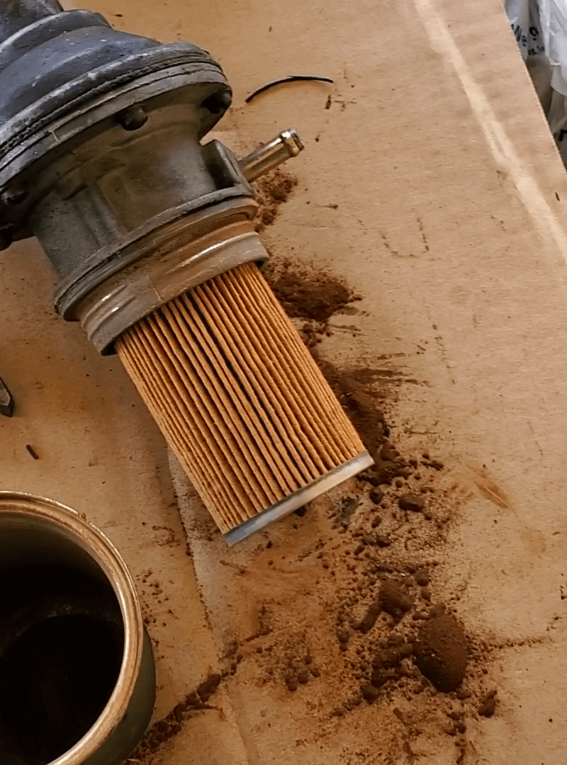 How to Remove a Fuel Filter from a Mechanical Fuel Pump